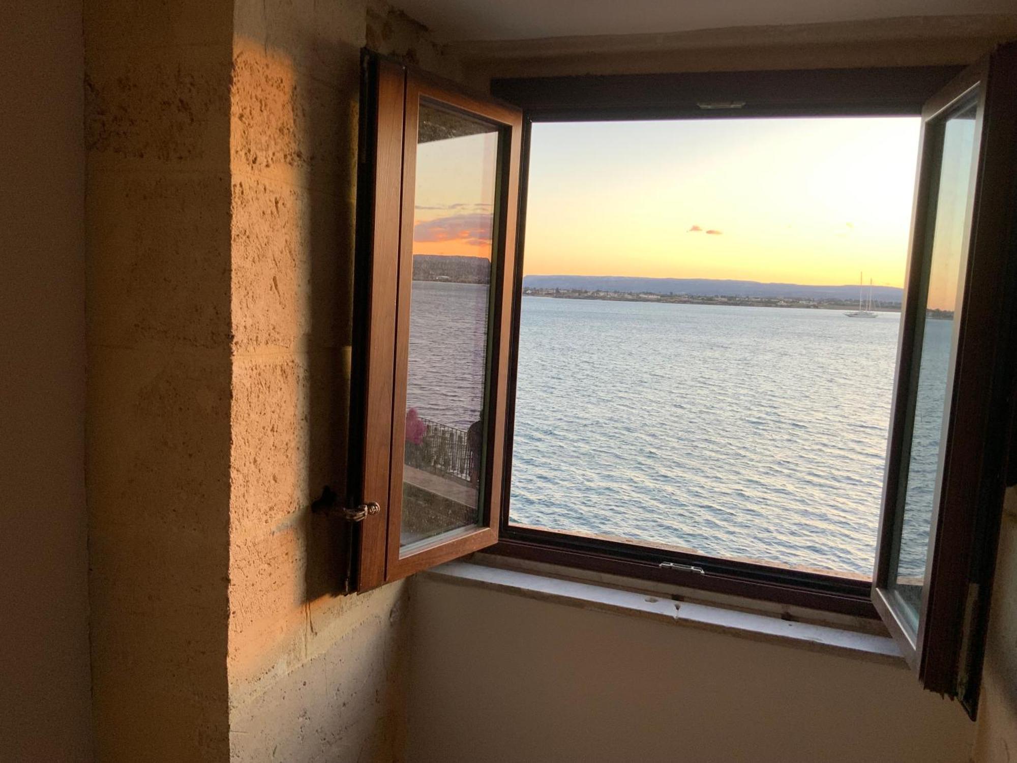 شقة L'Alba E Il Tramonto Vista Mare سيراكوزا المظهر الخارجي الصورة